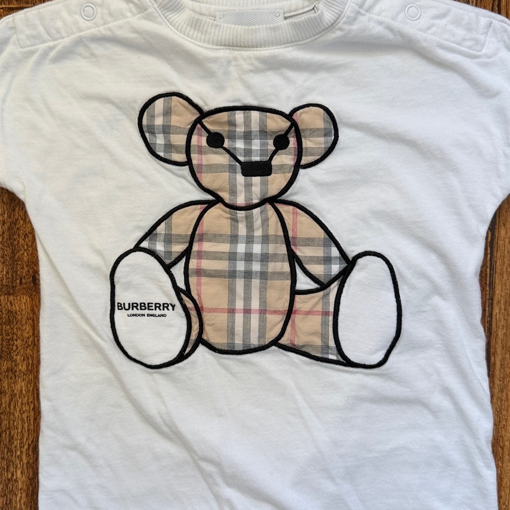 Burberry onsie 6 months - Picture 2 of 7